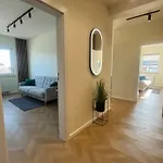 Stylish 3 Bedroom With Balcony Apartman Płock