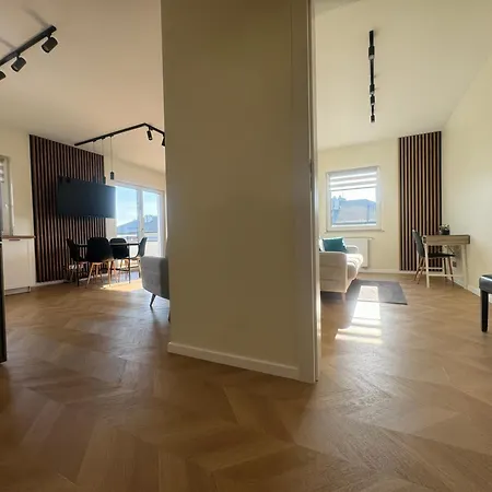 Stylish 3 Bedroom With Balcony Apartmán Płock