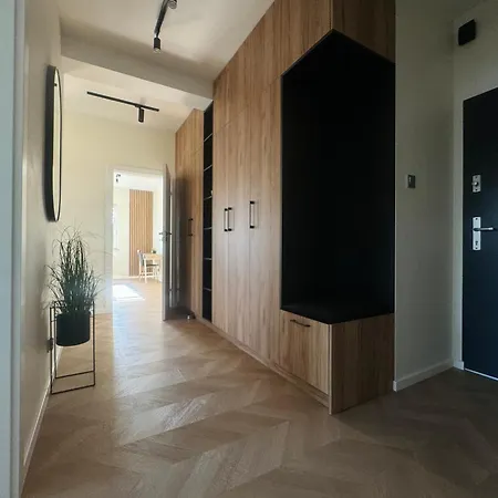 Stylish 3 Bedroom With Balcony Apartmán Płock