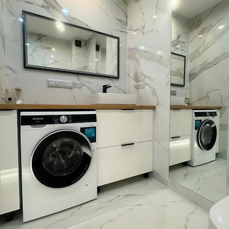 Stylish 3 Bedroom With Balcony Apartman